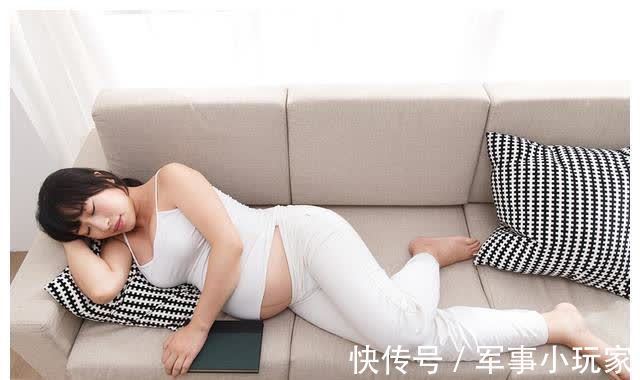 姿势|孕早、中、晚期该怎么睡?不同时期睡姿有变化,及时调整很重要