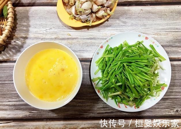下饭|今天来做道经典美食蒜苗炒鸡蛋，香气四溢，清脆爽滑，超级下饭