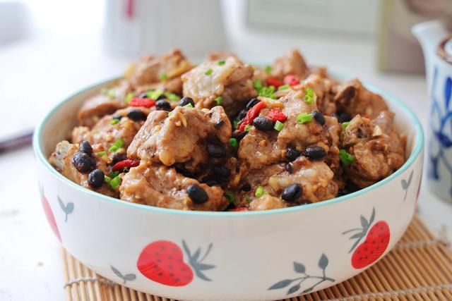 芋头|夏天排骨别红烧，蒸一蒸无油烟更健康，鲜香滑嫩，多吃也不上火