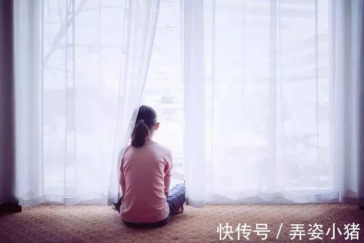 幼儿园|4岁女娃在幼儿园3天无人来接,老师打开书包后看红了眼