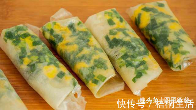 搅拌均匀|早餐别吃包子馒头了，1块钱饺子皮，5种巧用，美味解馋，孩子最爱