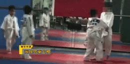 萱萱|4岁孩子一个动作导致高位截瘫！6岁以前别轻易给孩子报这些兴趣班