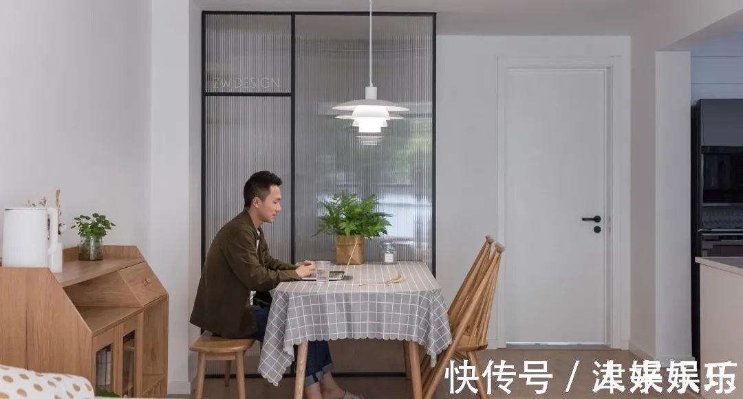 床头柜|103㎡现代简约,留白+原木+绿植,让生活悠闲舒适有故事