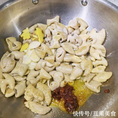 红烧肥肠|红烧肥肠比卖的还好吃，简单易做味道棒