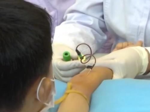 尿血|每天陪外公喝小酒,8岁男孩排“血尿”,一查肝脏受损指标飙升