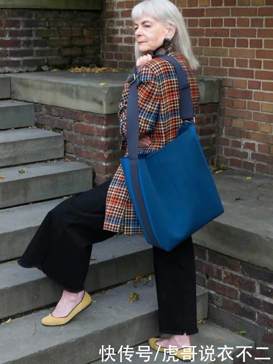 奶奶|年过六十摩登不减,这位67岁奶奶才是真正的时髦精,美得优雅自信