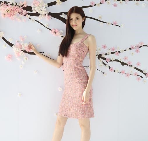 蔡徐坤录制跑男时，全程只拉着一个女生，看清是谁后粉丝彻底酸了