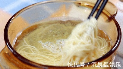 虾仁|不加面粉的“盘丝饼”,娃吃的比谁都香!鲜嫩香甜又补钙