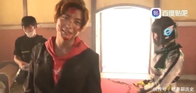 假面骑士01|假面骑士01:或人现场教伊兹变身,当前辈的感觉真好