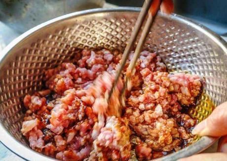 饺子馅想要鲜还流油有人放油有人加鸡蛋,教你正确做法,鲜又香