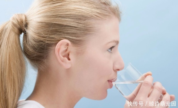 动作|每天坚持此动作做一分钟，高血压、糖尿病、老年痴呆症都与你无关