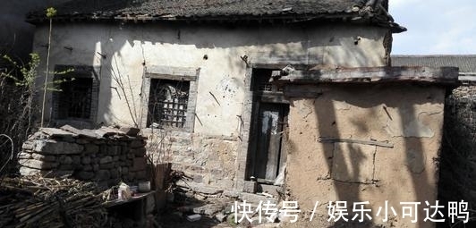 原址|农村宅基地上的房屋倒塌,原来的宅基地使用权还存在吗?