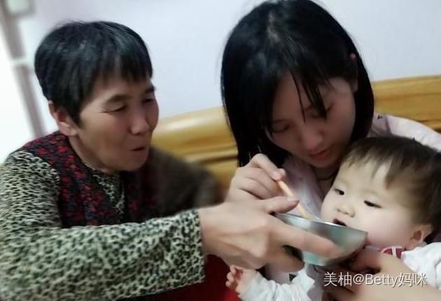 发育不良|为什么说尽量别让孩子和老人一起睡真不是迷信，有科学依据的