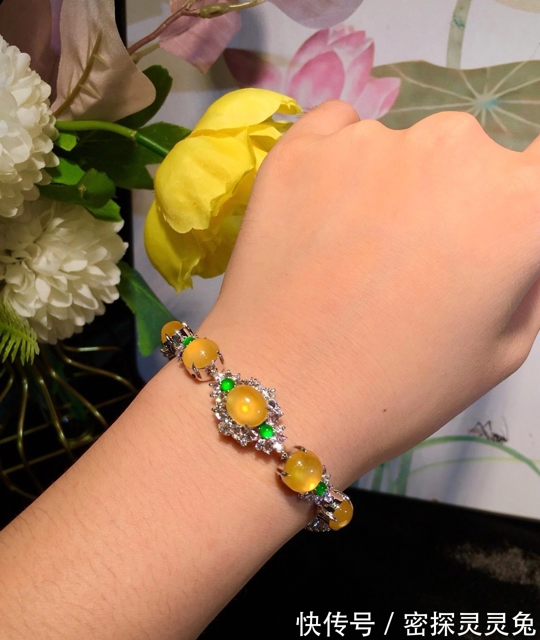 手镯#它自带高贵被称为“金翡翠”,如阳光般的温暖,给人庄重典雅之感