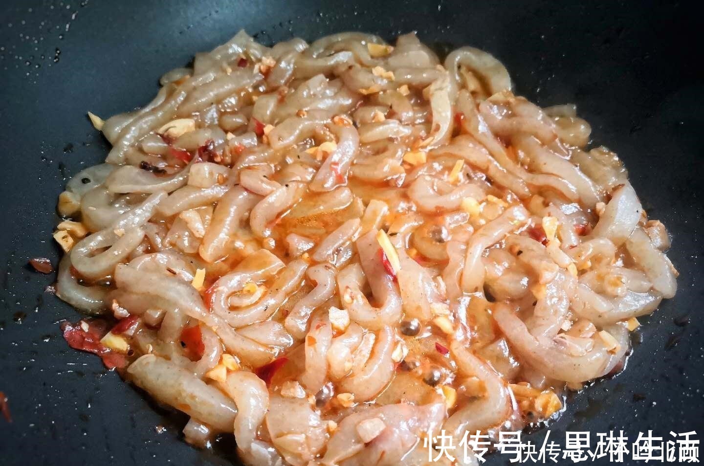 孩子|韭菜和它是天生一对,简单一炒,鲜美可口又滑爽,上桌孩子盯着抢