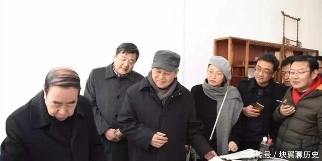 贾平凹&跨界最成功的作家,人民大会堂都邀请他题字,书法水平呈两两极化