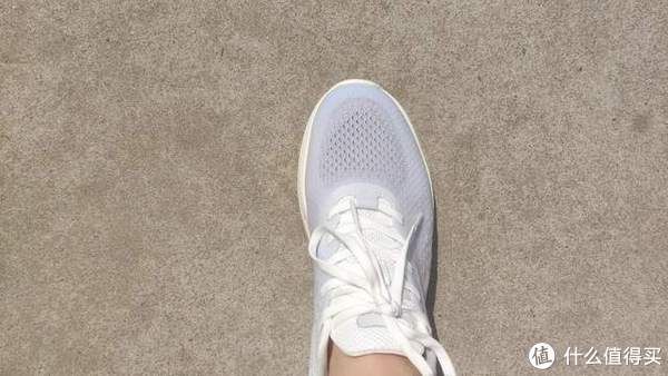 巴斯夫|带给你舒适感光变色体验,无中生有光变科技休闲鞋评测