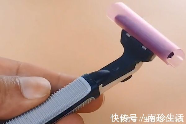 刮胡刀|吸管用完别扔,在卫生间里放几根,解决了很多男人女人的烦恼