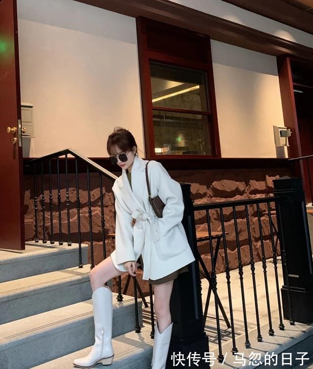 高跟鞋 个矮的女人,放弃短靴吧!试试这4双“高跟靴”,不仅时尚还显高!