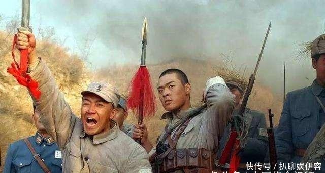 敌人|在拼刺刀时,敌人为何不拿枪直接扫射,反而是配合呢?