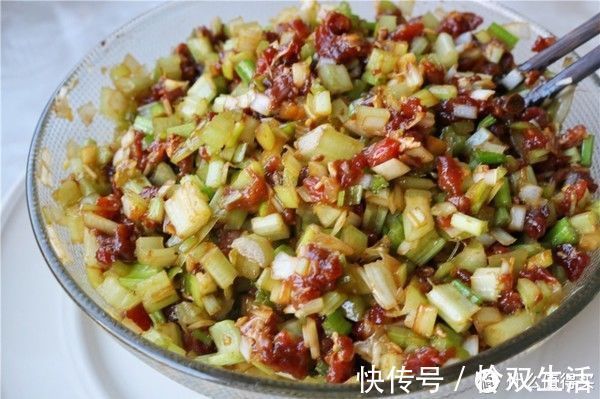 走遍市场，最便宜的菜就是它，做包子鲜美至极，一顿吃三个