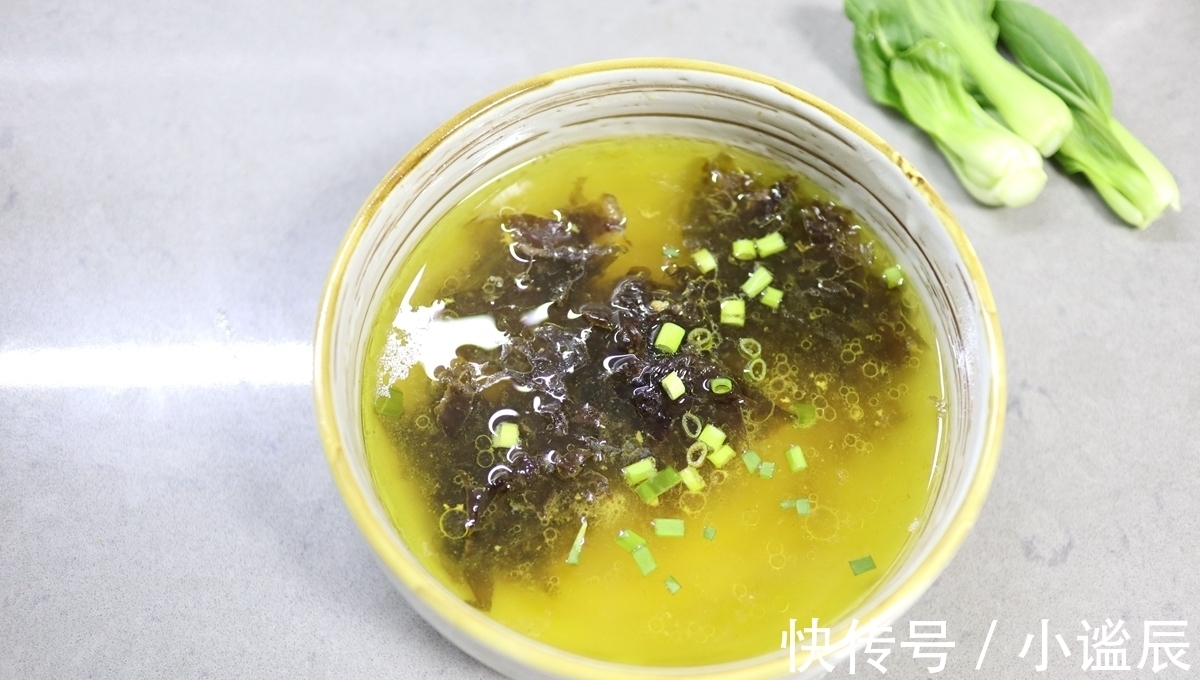 鸡汤|我家晚餐爱吃的面食,用手一攥1分钟出10个,1人两碗特滋润