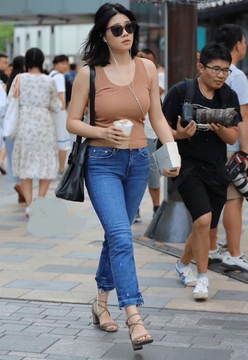 牛仔裤|牛仔裤穿出瑜伽裤的感觉，辣妈真有实力，引领时尚潮流！