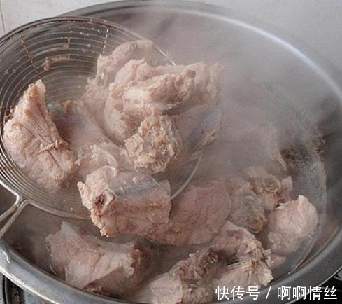 炖排骨,直接焯水就错了!多做1步,排骨软烂不柴,鲜美不腥,香!