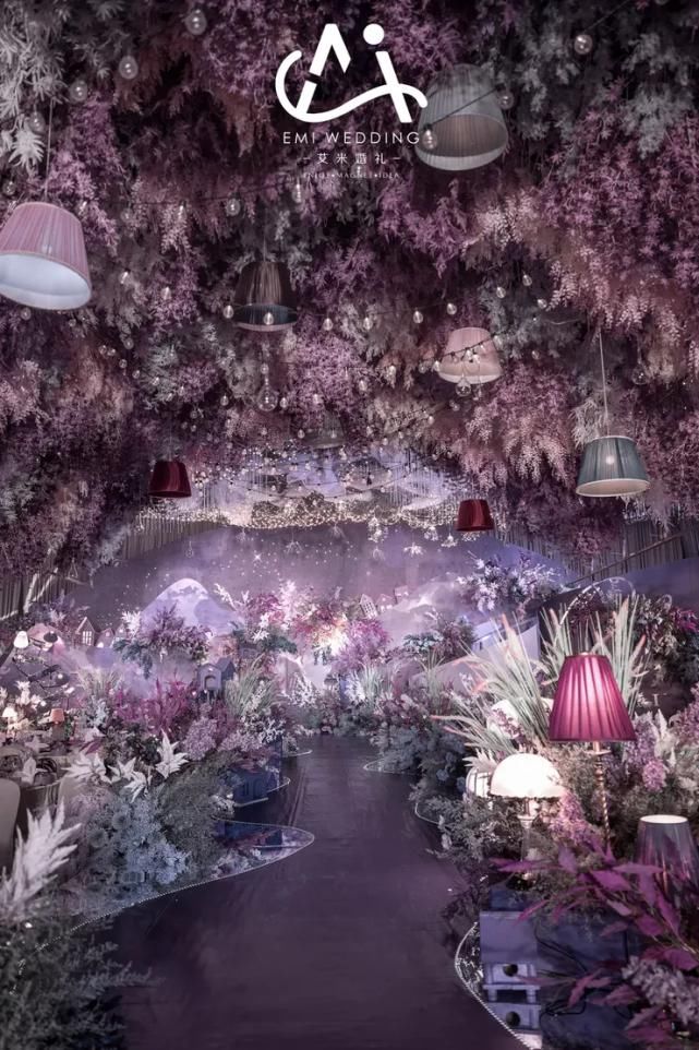 以月见草为设计灵感，打造一场富有诗性的紫色系婚礼
