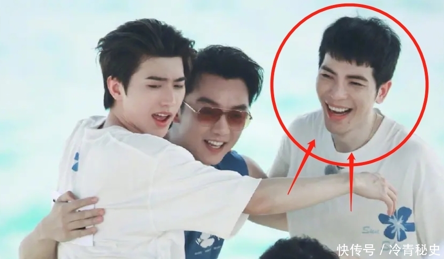 跑男9 《跑男》三亚路透,蔡徐坤穿羽绒服戴围脖,一旁的沙溢却大汗淋漓