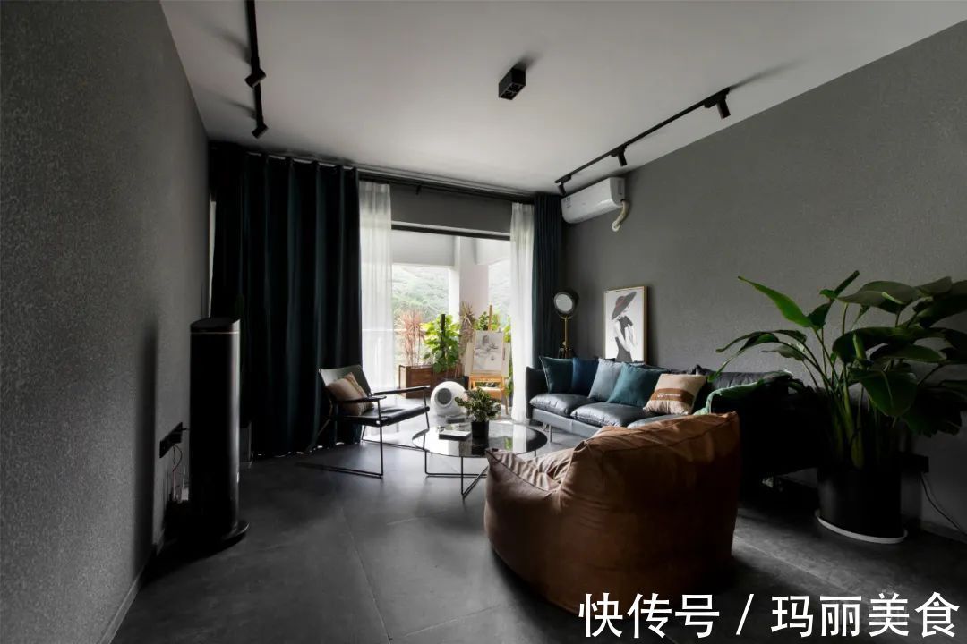 深木色|99㎡现代工业风,85后女神的家,满屋高级灰,绿植清新点缀