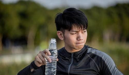 饮食习惯|夏季是痛风高发季节，日常养成几点饮食习惯，有助降尿酸