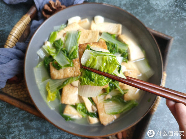 豆腐和这菜是绝配，入秋后要常吃，汤鲜味美营养高，不懂吃就亏了