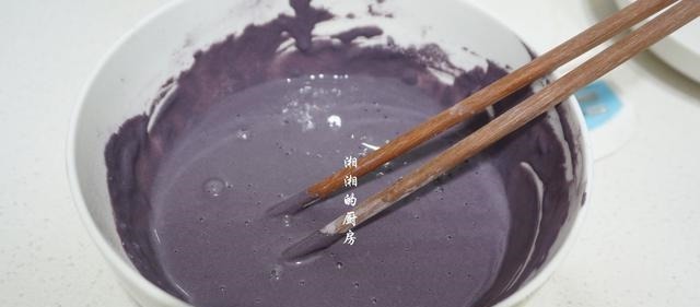 孩子超喜欢吃这款蛋糕，不用面粉就能做，健康又简单，比买的还香