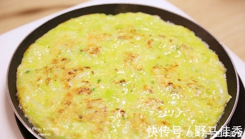 白菜丝|白菜直接用来烙饼？不用和面揉面，烙好的饼又软又香，吃了还想吃