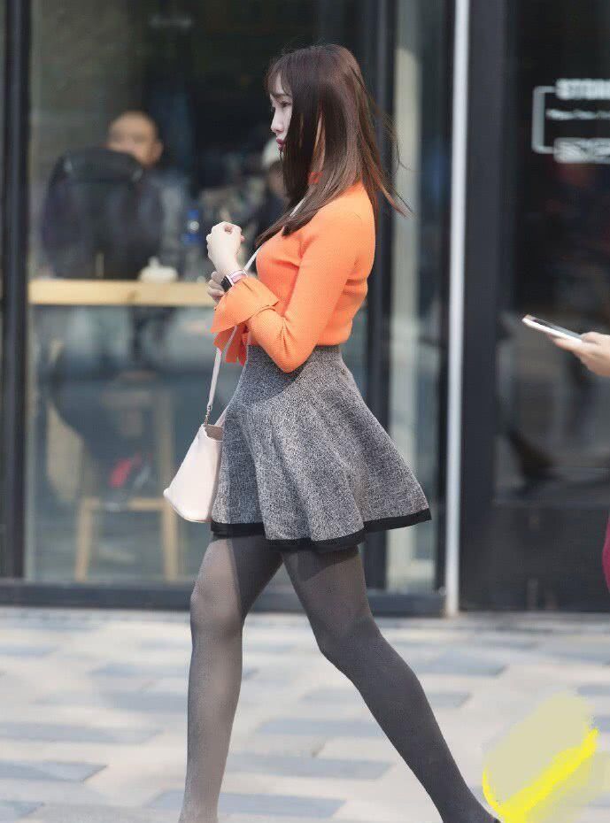 夏日 清凉的夏日时尚界穿搭模板,简约利落显气质,显瘦显高有魅力