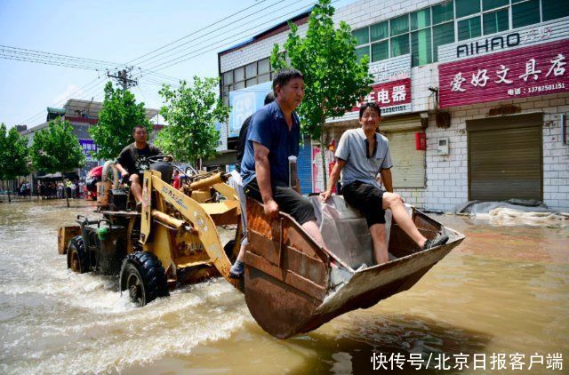 冲锋艇|我在现场｜接力救援，物资进去人出来