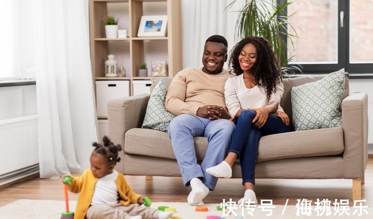 睡眠时间|宝宝有12个“磨人”的特征,说明智商更高!妈妈别怕累反应高兴