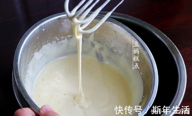 不用一滴油，教你做鸡蛋小饼干，只需3种食材，口口香又酥