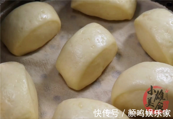 才知道，馒头放冰箱保存就错了！教你一招，放1个月不干硬不发霉