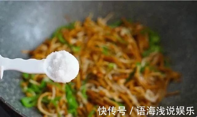 黄色|金针菇的清炒吃法，搭配鸡蛋，鲜上加鲜