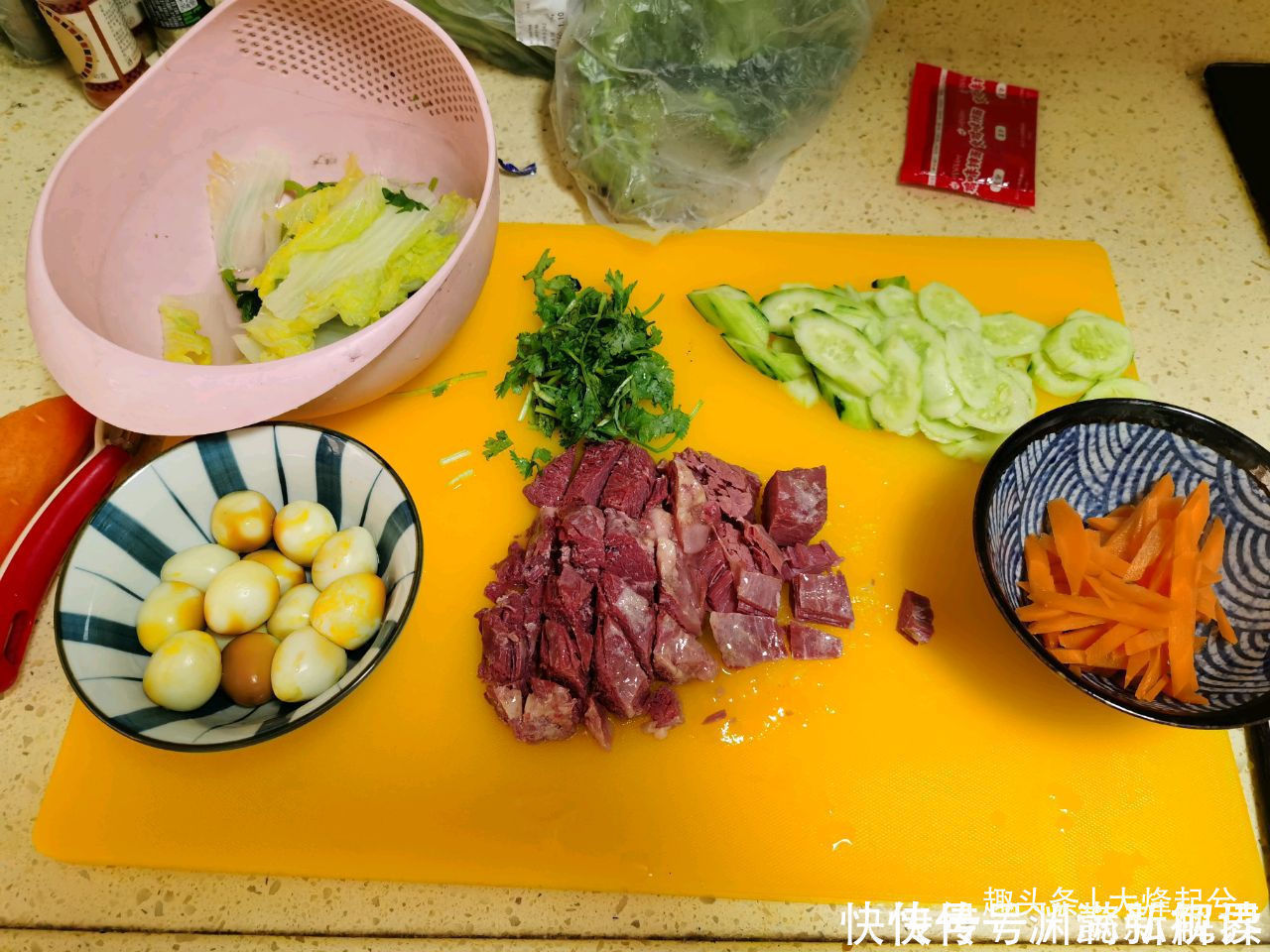  地道油泼面的做法，面条劲道，香辣美味又开胃，大人孩子都爱吃