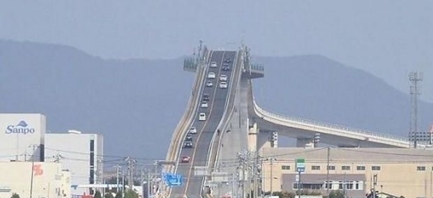 婚纱$31个“奇葩”的沙雕设计,设计师怕是脑袋进水了吧