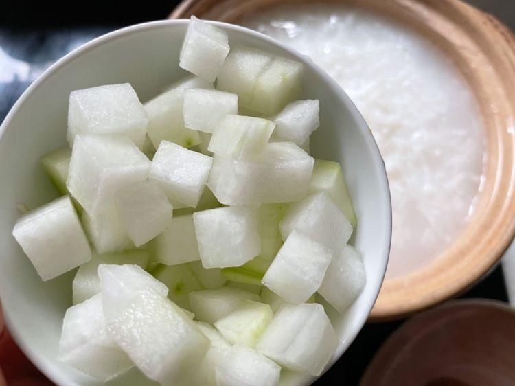 养胃就要多喝粥，冬瓜肉末粥适合全家，一碗下肚浑身舒服