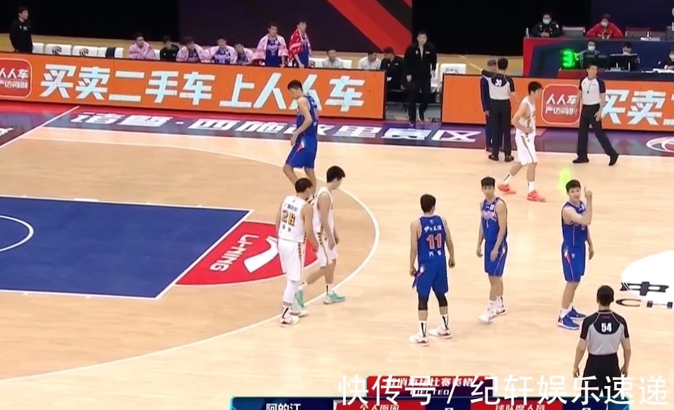 球员|CBA又见奇怪的一幕!阿的江也学郭士强,球员6犯下场不换人
