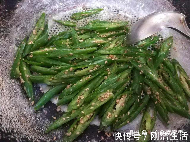 胡萝卜菜|奶奶吃了40年的胡萝卜菜,不炒也不蒸,咸香麻辣,配油条特别好吃