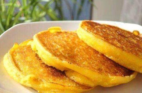 一碗玉米面,开水一烫一搅拌,孩子一次吃十个,天天嚷着做!