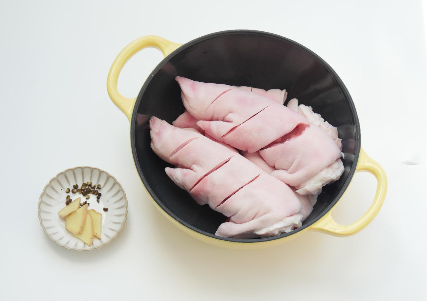 大雪过后必备菜品：卤猪蹄，口感软烂，咸香肥美，入口即化，爆赞