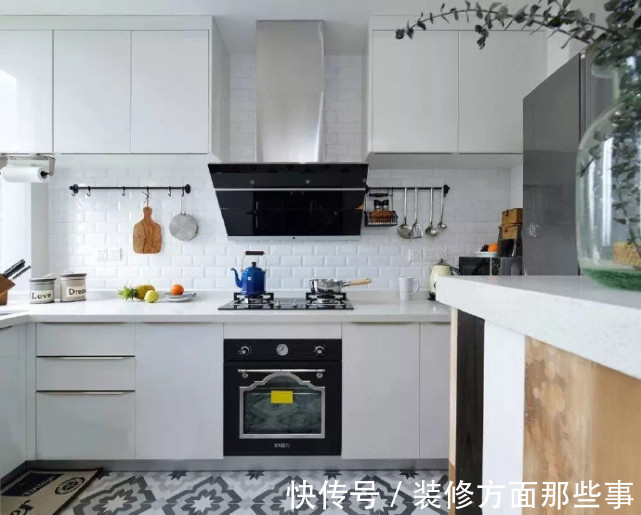 三居室|123平现代风三居室无浓烈的色彩和凌厉的线条,反而有和谐之美