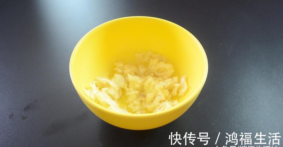烦恼|擀面杖上套一个塑料瓶, 放在厨房太实用了, 解决了很多人的烦恼